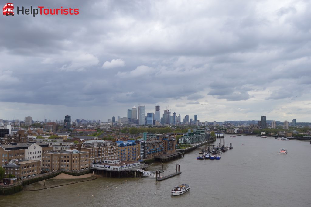 Blick von Tower Bridge auf City of London
